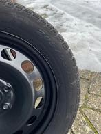 Pirelli Winterbanden 205/55 R16 (zaten onder Volkswagen), Auto-onderdelen, Banden en Velgen, Ophalen, 16 inch, Banden en Velgen
