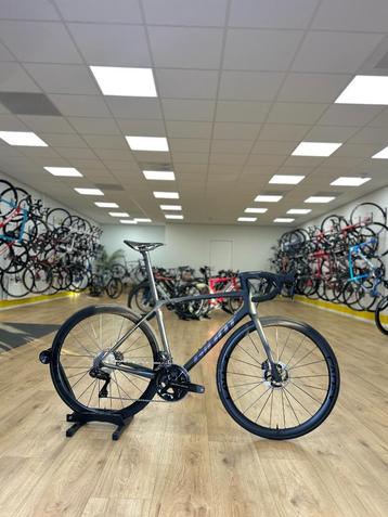 SHOWROOM MODEL Giant TCR Advanced SL Disc 0 Carbon Racefiets beschikbaar voor biedingen