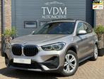 BMW X1 XDrive25e Executive|PANO|NAVI|CAMERA|STOELVERW|CRUISE, Auto's, BMW, Gebruikt, Zwart, Lichtsensor, Beige