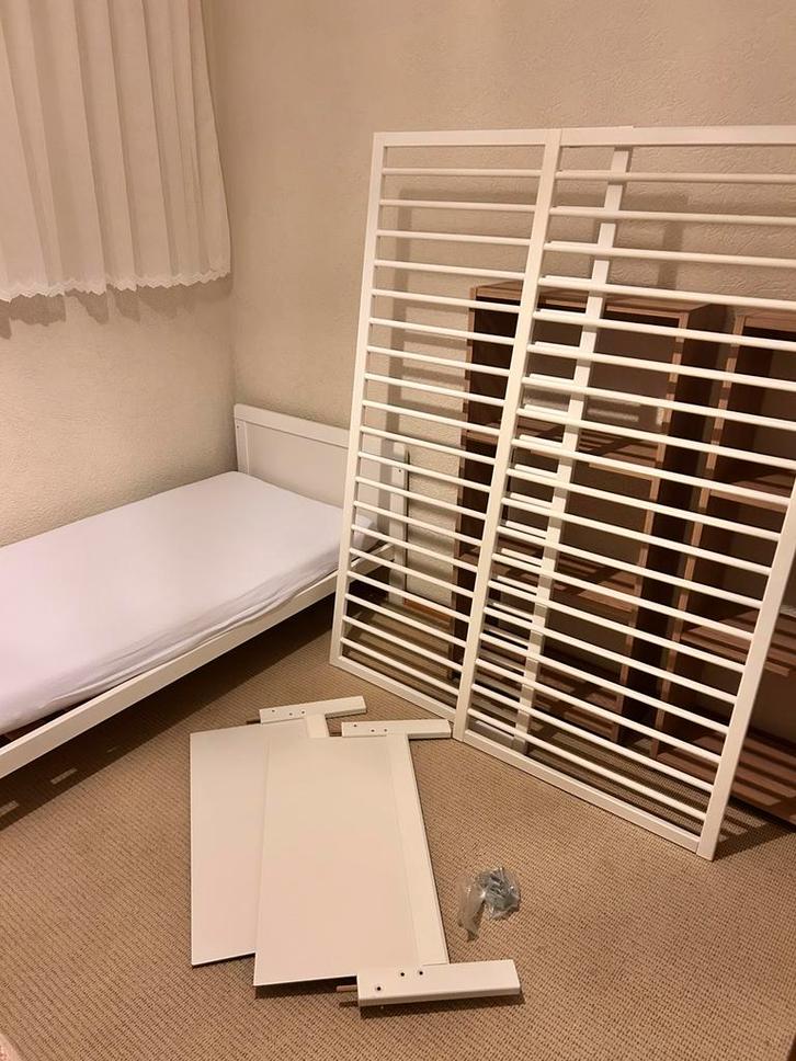 Ledikant meegroeibed 70x140 +vakkenkast, Huis en Inrichting, Woonaccessoires | Wandplanken en Boekenplanken, Zo goed als nieuw