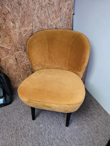 Fauteuil Sara okergeel suède Wooods beschikbaar voor biedingen