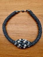 HALS KETTING GEMAAKT VAN GLASKRALEN EN PARELS, Sieraden, Tassen en Uiterlijk, Ophalen of Verzenden, Zo goed als nieuw