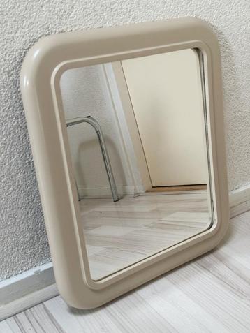 Vintage Space Age Jaren 80 Spiegel, Beige Creme Ronde Hoeken beschikbaar voor biedingen