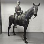 Levensgroot bronzen paard met Franse huzaar. Hoogte 247 cm, Ophalen, Brons
