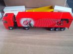 DAF 95XF Space Cab Coca Cola, voetbal op trailer, Lion Toys, Hobby en Vrije tijd, Modelauto's | 1:50, Ophalen of Verzenden, Zo goed als nieuw