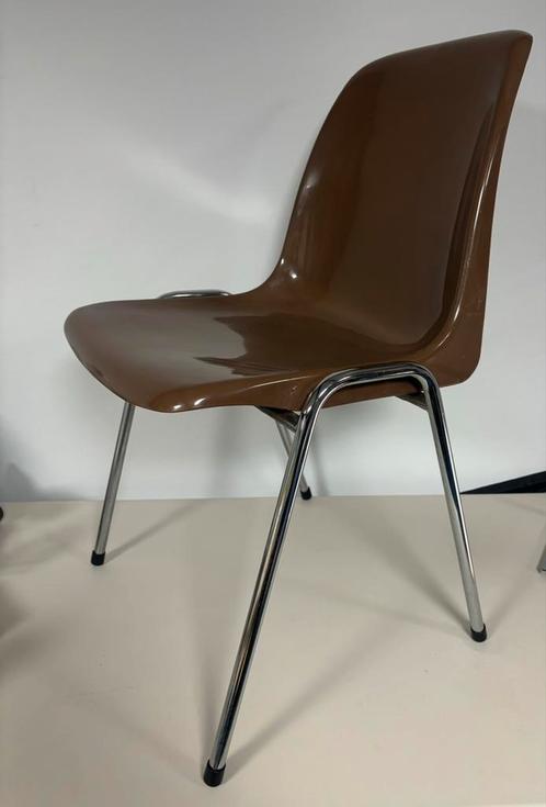 7 mocca kleurige Drabbert stapel stoelen met chroom, Verzamelen, Retro, Huis en Inrichting, Ophalen of Verzenden