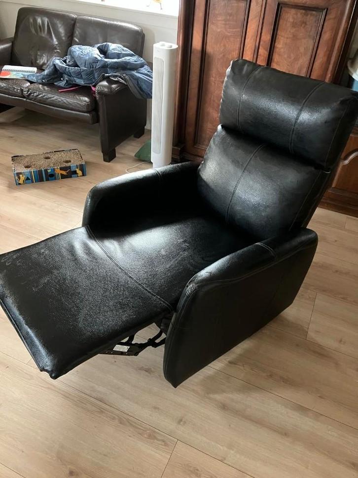 Zwarte relaxfauteuil / recliner – comfortabele relaxstoel, Huis en Inrichting, Fauteuils, Gebruikt, Leer, 50 tot 75 cm, 75 tot 100 cm