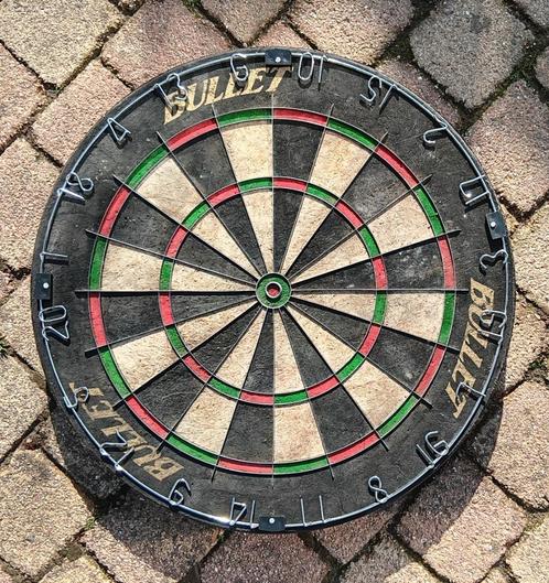 Dartbord - Officiële toernooi Afmetingen - Blade wire, Sport en Fitness, Darts, Gebruikt, Dartbord, Ophalen