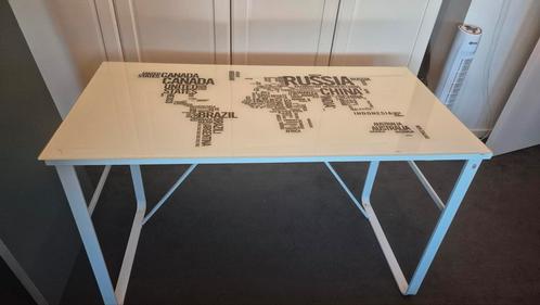 Bureau met glazenplaat met wereldkaart 120x60cm, Huis en Inrichting, Bureaus, Gebruikt, Bureau, Ophalen