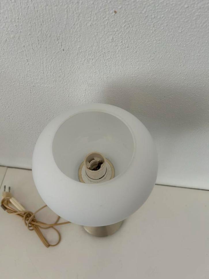 Mooie Tafellamp met Witte Kap Frandsen, Huis en Inrichting, Lampen | Vloerlampen, Zo goed als nieuw, Minder dan 100 cm, Glas, Ophalen of Verzenden