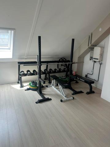 Gorilla Sports Rack, Olympische Halterset en Dumbbells beschikbaar voor biedingen
