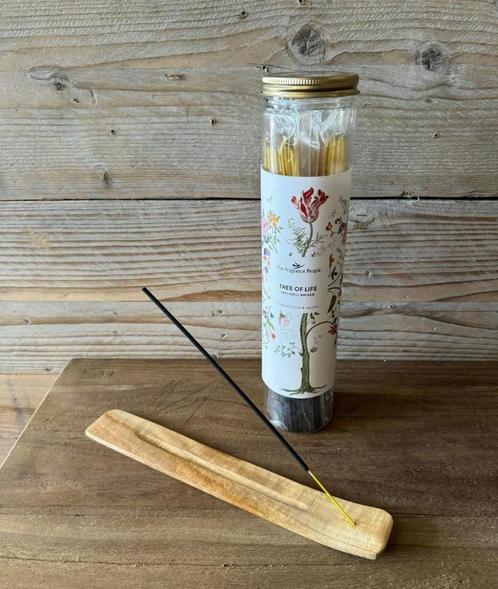 wierook stokjes met houder in koker Nieuw, Huis en Inrichting, Woonaccessoires | Kandelaars en Kaarsen, Nieuw, Kaars, Overige materialen