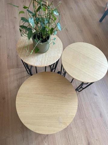 Set van 3 bijzettafels hout met staal beschikbaar voor biedingen