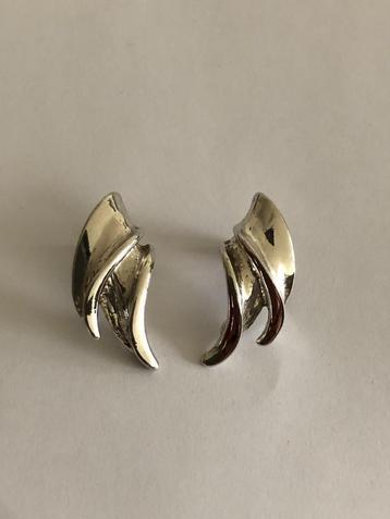 Mooie oorbellen, zilverkleurig, oorstekers - 2,5 cm. beschikbaar voor biedingen