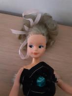 Vintage barbie Sindy jaren 60., Verzamelen, Poppen, Ophalen of Verzenden, Gebruikt, Kleertjes