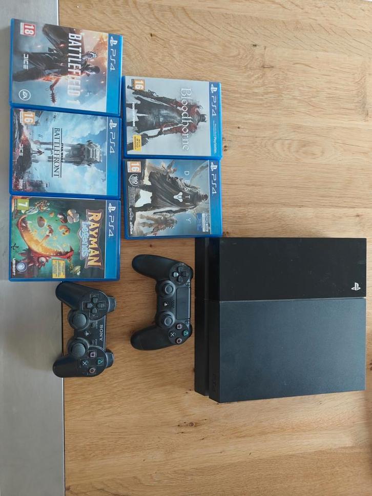 PlayStation 4 met 5 spellen 2 controllers en bekabeling., Spelcomputers en Games, Games | Sony PlayStation 4, Zo goed als nieuw