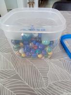 Bakje voor de helft gevuld met knikkers, Ophalen, Zo goed als nieuw