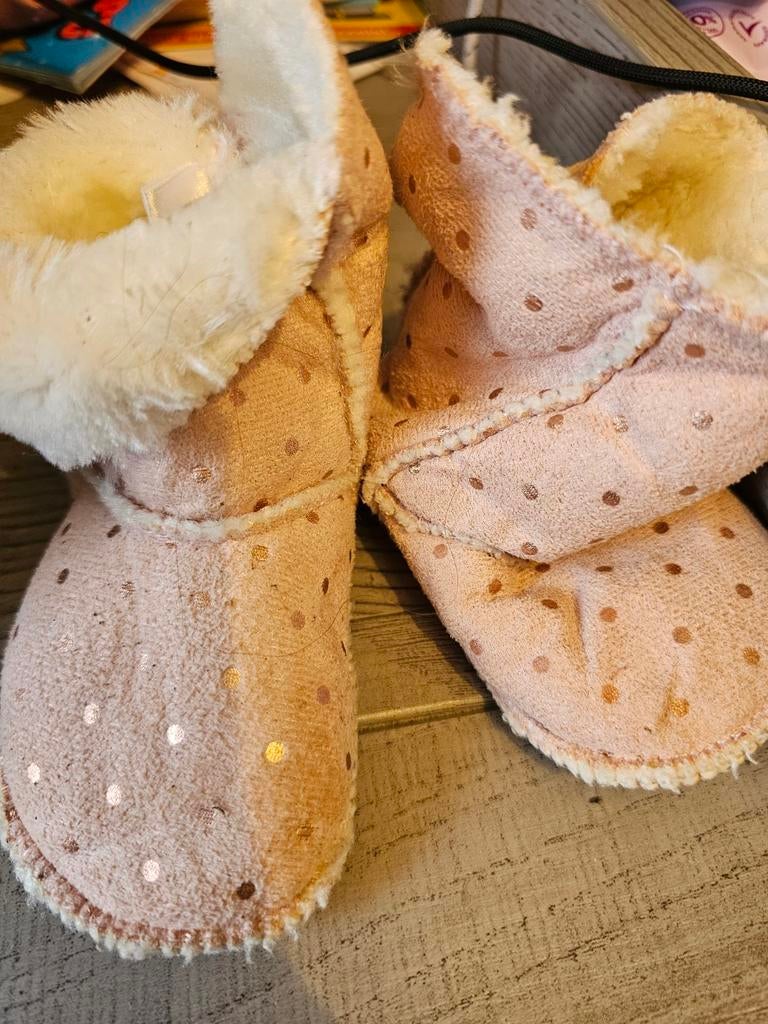 Schattige baby slofjes, Slofjes, Meisje, Ophalen of Verzenden, Zo goed als nieuw