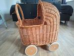 Rieten poppenwagen, Kinderen en Baby's, Speelgoed | Poppen, Ophalen, Zo goed als nieuw, Babypop