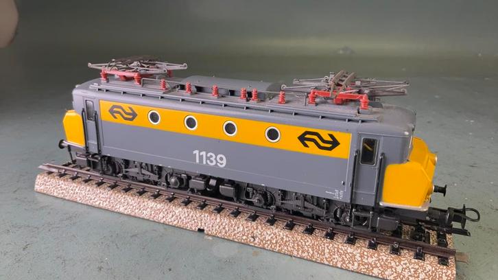 Marklin ho 3324 NS E loc 1139 DIGITAAL decoder 6090 in doos., Hobby en Vrije tijd, Modeltreinen | H0, Zo goed als nieuw, Locomotief