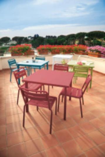 Emu Star tuinstoelen stapelstoelen tuintafel buiten tafel beschikbaar voor biedingen