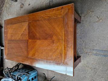 Salon tafel zit ook glasplaat bij beschikbaar voor biedingen