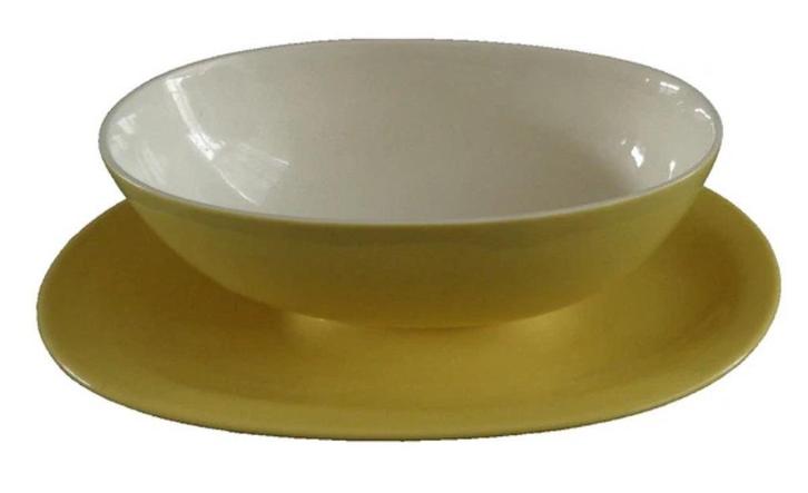 P. Regout Pastel geel sauskom 20x14x7cm Maastricht, Huis en Inrichting, Keuken | Servies, Zo goed als nieuw, Kom(men), Overige stijlen