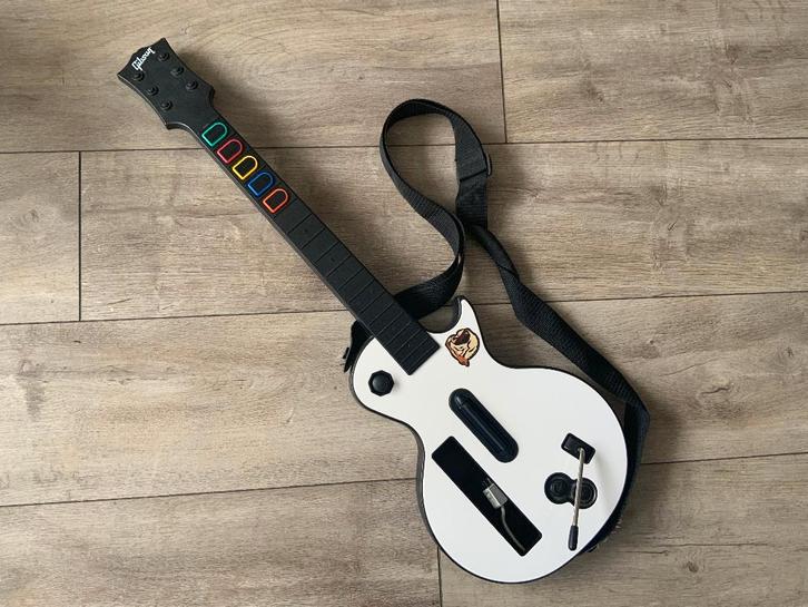 Nintendo Wii Guitar Hero / Rock Band Gitaar - Wit - Rockband, Spelcomputers en Games, Games | Nintendo Wii, Zo goed als nieuw