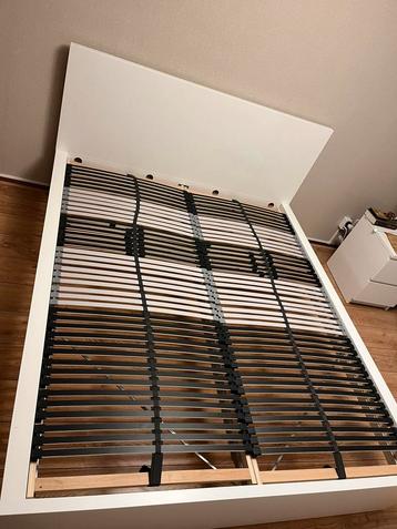 Ikea Malm bedframe, 2 bed drawers and bed spring