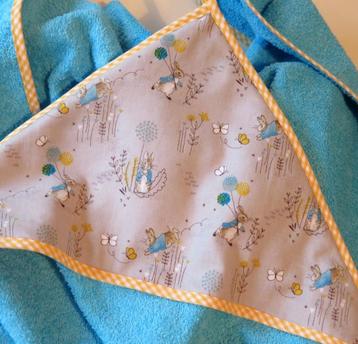 Pieter konijn badcape/wikkeldoek met gratis rammelkubus beschikbaar voor biedingen
