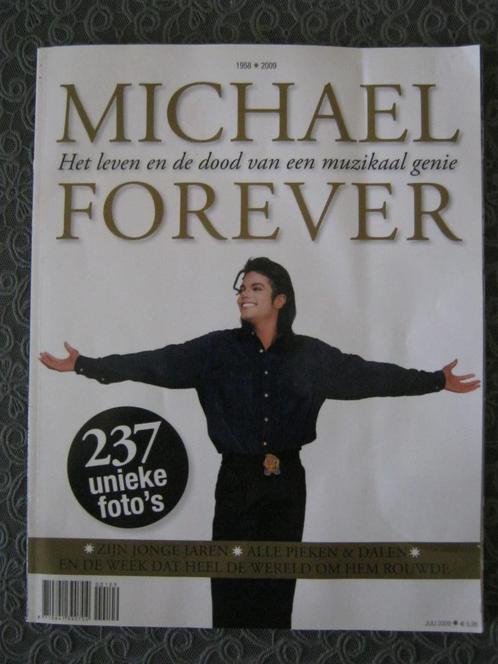 Michael Jackson tijdschrift Michael forever met 237 foto's, Verzamelen, Muziek, Artiesten en Beroemdheden, Zo goed als nieuw, Boek, Tijdschrift of Artikel