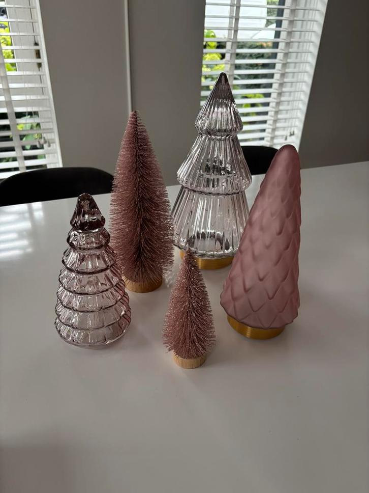 Complete set (led) roze kerstboompjes Intratuin zgan, Diversen, Kerst, Zo goed als nieuw, Ophalen of Verzenden