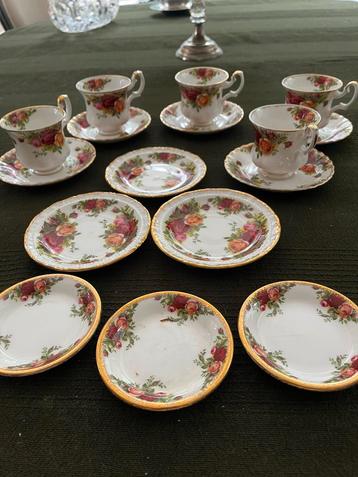 Royal Albert Old Country Rosé Servies Verzameling beschikbaar voor biedingen