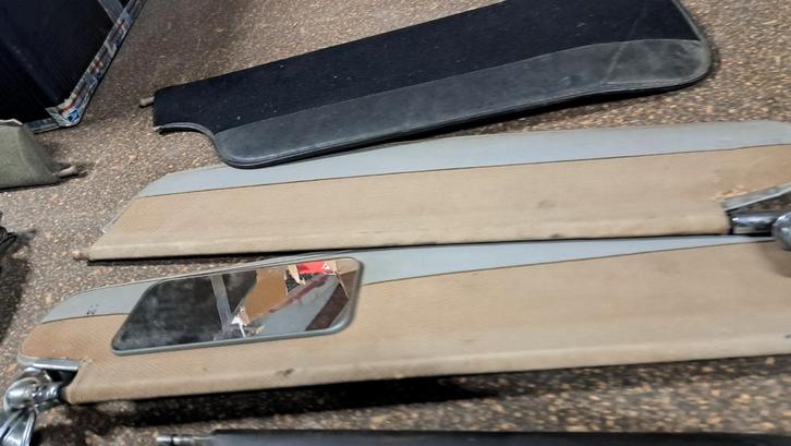 Oldtimer zonnekleppen met spiegel en ruitersproeier, Auto-onderdelen, Interieur en Bekleding, Oldtimer onderdelen, Universele onderdelen