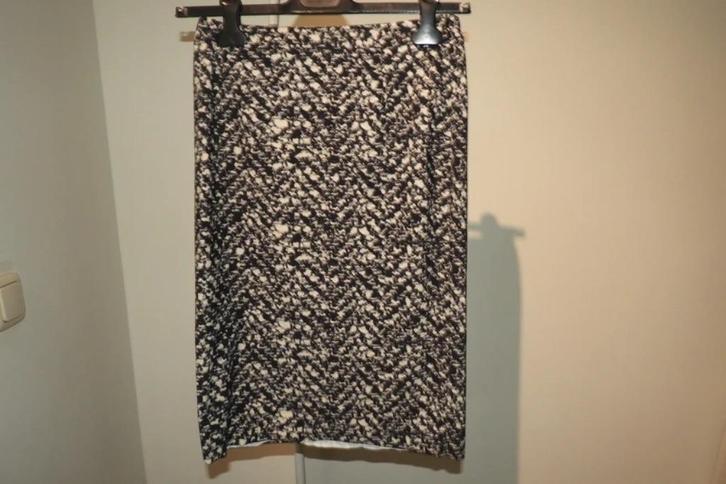 Irie Wash stretch rok recht model rechte afwerking M, Kleding | Dames, Rokken, Zo goed als nieuw, Maat 38/40 (M), Zwart, Knielengte