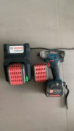 Slagschroevendraaier Bosch met lader en 2 batterijen, Doe-het-zelf en Verbouw, Gereedschap | Boormachines, Ophalen of Verzenden