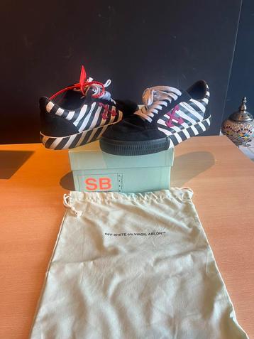 Off white schoenen maat 45 beschikbaar voor biedingen