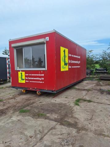 directiekeet op containerslede beschikbaar voor biedingen