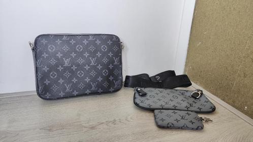 LV Louis Vuitton schoudertas heren, Sieraden, Tassen en Uiterlijk, Tassen | Schoudertassen, Nieuw, Zwart, Ophalen