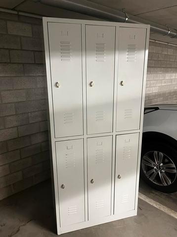 2 Metalen locker kasten in goede staat beschikbaar voor biedingen