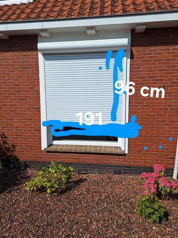 Wit rolluik hoog 96 x breed 191 cm beschikbaar voor biedingen