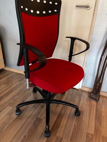 Extra brede en stevige ergonomische bureaustoel beschikbaar voor biedingen