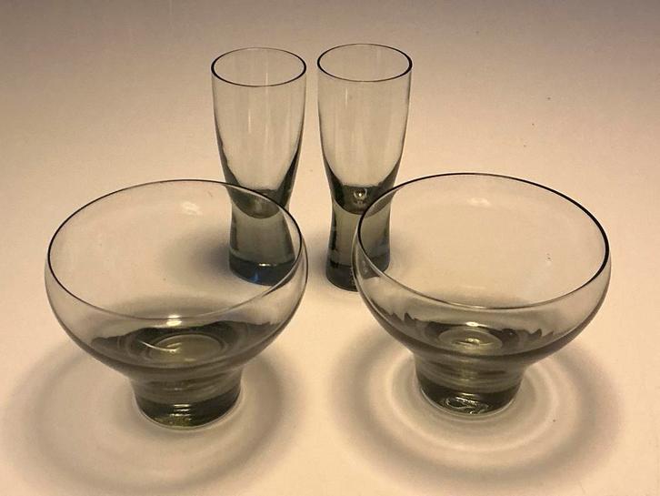 Holmegaard, DK: 2 x 2 grijsgroene Canada glazen zie beschr., Antiek en Kunst, Antiek | Glas en Kristal, Ophalen of Verzenden