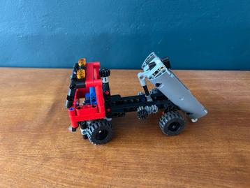 Technisch Lego haaklader/ luchthaven brandweerauto 42084 beschikbaar voor biedingen