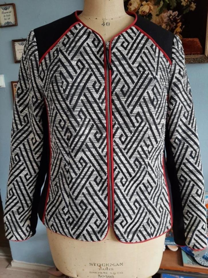 Feestelijk jasje voor de kerst? H&M 40 zwart wit rood, Kleding | Dames, Jasjes, Kostuums en Pakken, Zo goed als nieuw, Maat 38/40 (M)