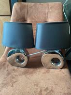 Twee zilverkleurige lampjes met zwarte lampenkap, Huis en Inrichting, Lampen | Lampenkappen, Ophalen, Zo goed als nieuw, Rond