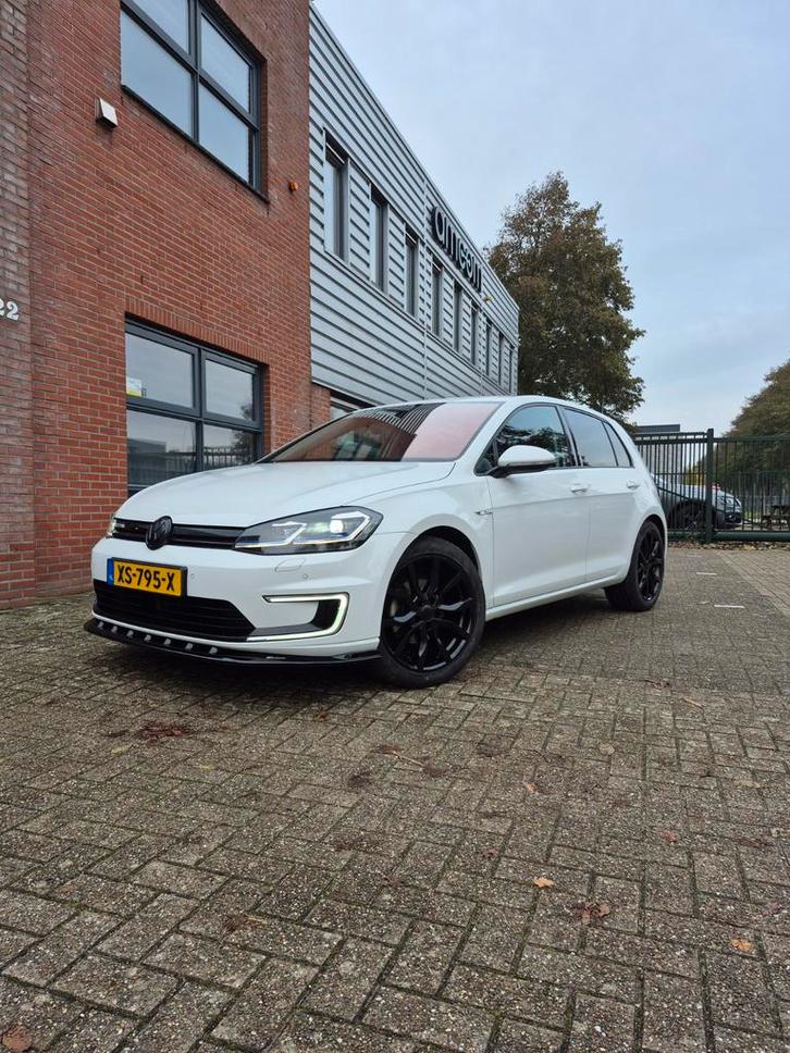 Volkswagen e-golf 136pk 18" - warmtepomp - digital dashboard, Auto's, Volkswagen, Particulier, Golf, ABS, Achteruitrijcamera, Adaptieve lichten