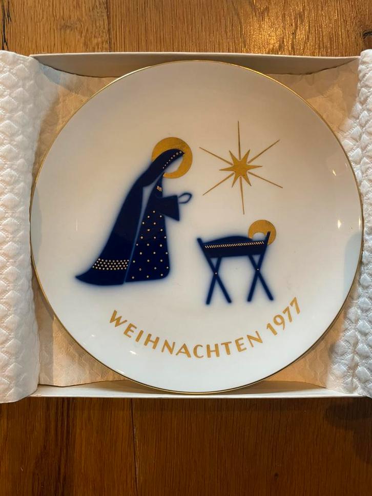 Oud kerstbordje van porselein, 1977, Antiek en Kunst, Antiek | Porselein, Ophalen of Verzenden