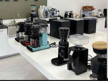 Witte hoogglans tafel 200x200cm beschikbaar voor biedingen