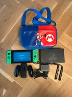 Nintendo Switch V1 + Dock + 256GB SD + Mario Tas, Spelcomputers en Games, Spelcomputers | Nintendo Switch, Ophalen of Verzenden